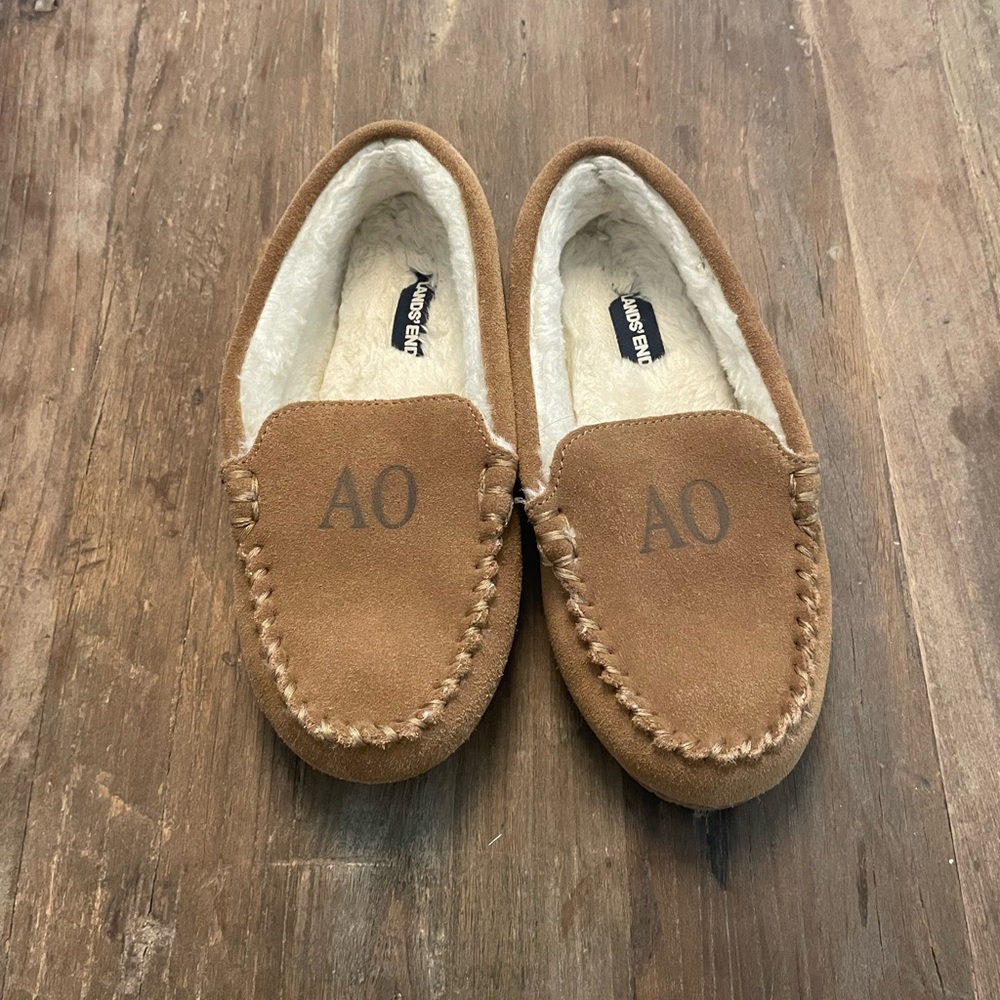USED Lands’ End boys slippers with monogram AO